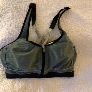 Victoria’s Secret front close sports bra